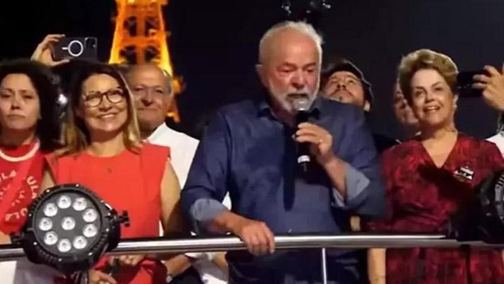 Brezilya'da halk sandık başına gitti