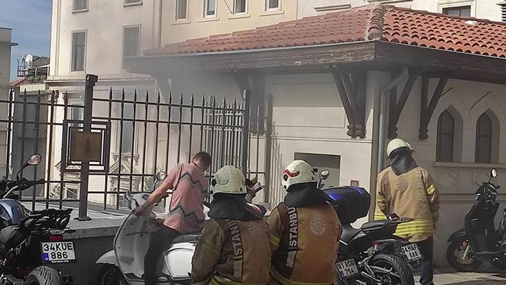 Beyoğlu Belediyesi'nde trafo patladı; bina boşaltıldı