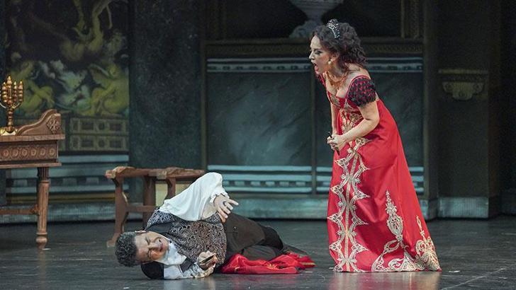 Sezonun ilk opera temsili 'Tosca'