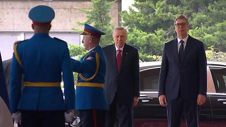Cumhurbaşkanı Erdoğan, Sırbistan’da resmi törenle karşılandı
