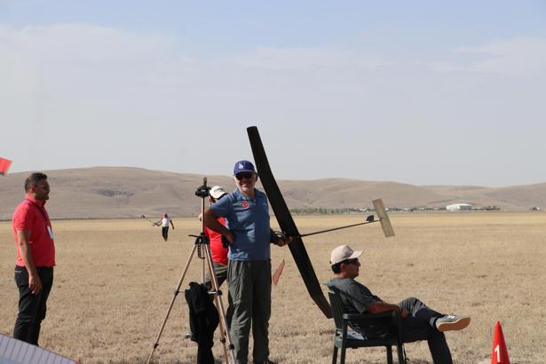 Ankara'da havacılık tutkunları, model uçaklarla yarıştı