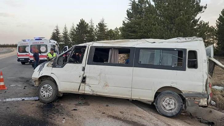 Tarım işçilerini taşıyan minibüs devrildi: 1'i çocuk 2 ölü, 13 yaralı