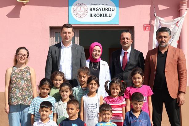 Hazro Belediye Başkanı ve Kaymakamı, ilkokul öğrencilerini ziyaret etti