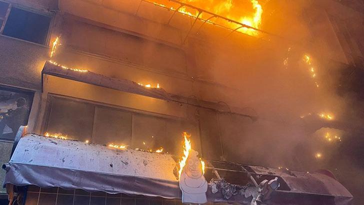 Eğlence merkezinde çıkan yangın, 2 saatte söndürüldü