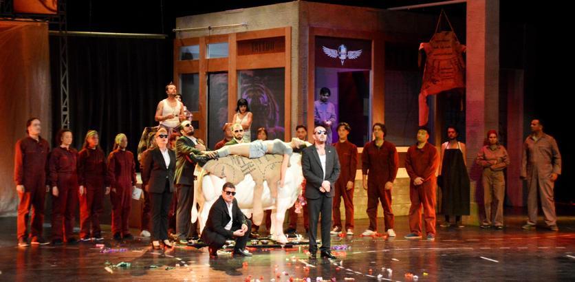 Bu oyun ayakta alkışlandı