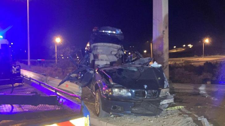 Ankara'da yön tabelası direğine çarpan otomobildeki 4 kişi öldü, 1 kişi yaralandı