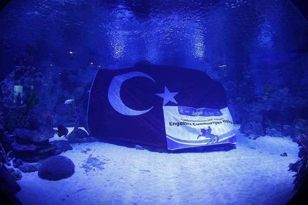 Engelliler, Cumhuriyet’in 101’inci yılına özel su altı dalışı yaptı