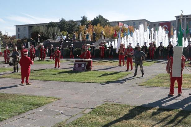 Ankara'da, '29 Ekim' yürüyüşü