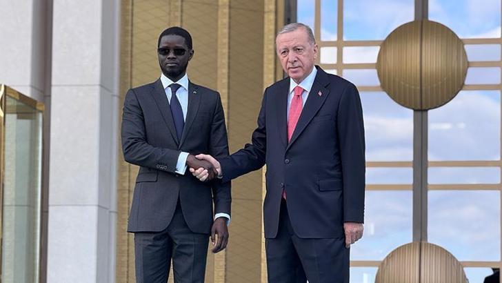 Cumhurbaşkanı Erdoğan, Senegal Cumhurbaşkanı Faye'yi resmi törenle karşıladı