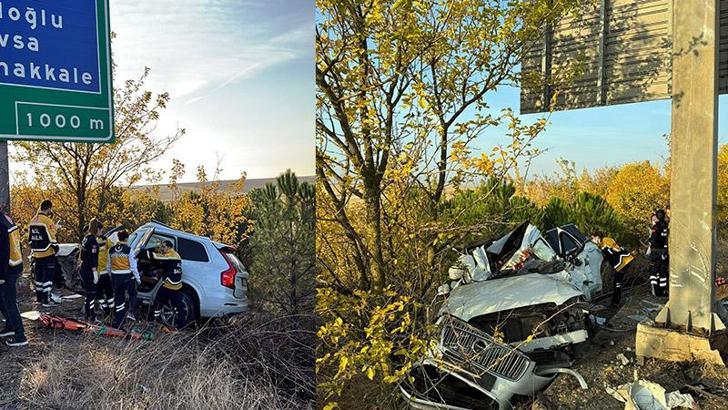 Cip, yön levhasının direğine çarptı; 2 ölü, 3 yaralı