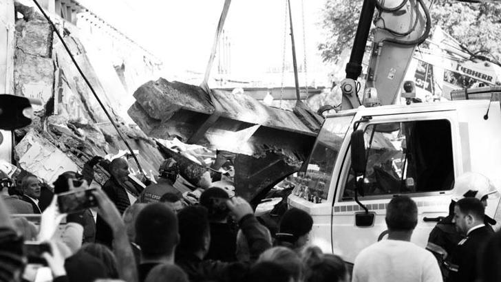 Sırbistan'da tren istasyonunun girişindeki çatı çöktü: 14 ölü