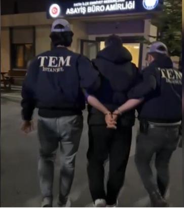 İstanbul- Fatih'te İsmailağa Camisi'nin avlusunda havaya ateş açan şüpheli yakalandı