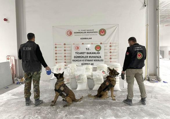 Gürbulak Sınır Kapısı'nda 4,5 ton metamfetamin ele geçirildi