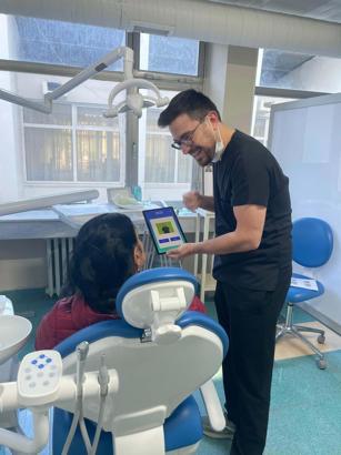 'Diş Hekimimi Duyuyorum' uygulaması işitme engelli bireylerin kullanımına sunuldu