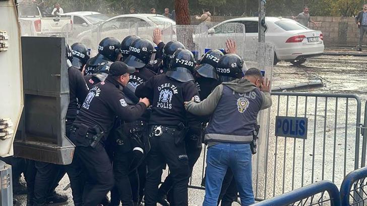 Halfeti'de güvenlik güçlerine taş atan 8 şüpheli gözaltında