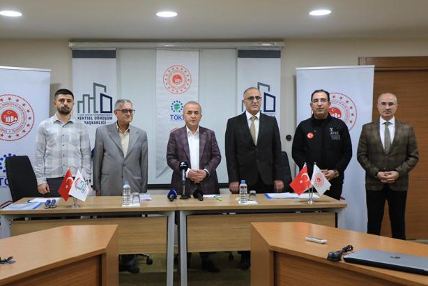 Elazığ'da 302 afet konutu hak sahiplerine teslim edildi