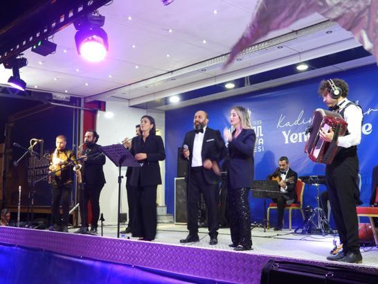 Konteyner kentte depremzede vatandaşlar için konser