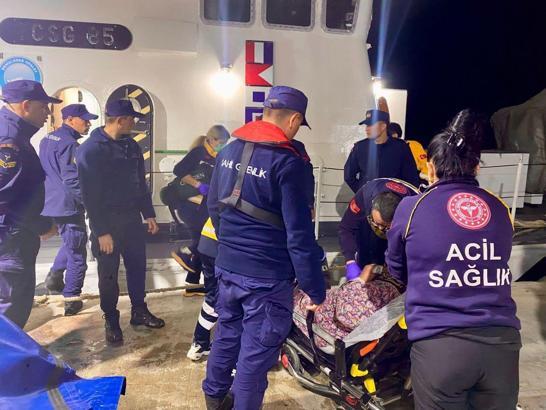 Sahil Güvenlik, Marmara ve Avşa'da rahatsızlanan 3 kişiyi hastaneye ulaştırdı