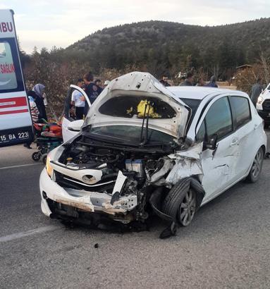 Karamanlı'da trafik kazası: 6 yaralı