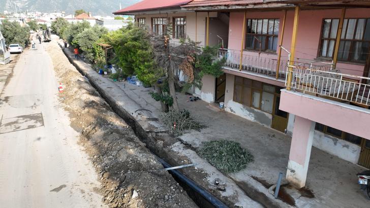 Demre Beymelek'in içme suyu hatları yenileniyor