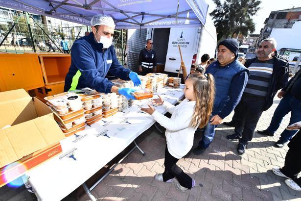 İzmir'de Atatürk'ün sevdiği yemekler halkla buluştu