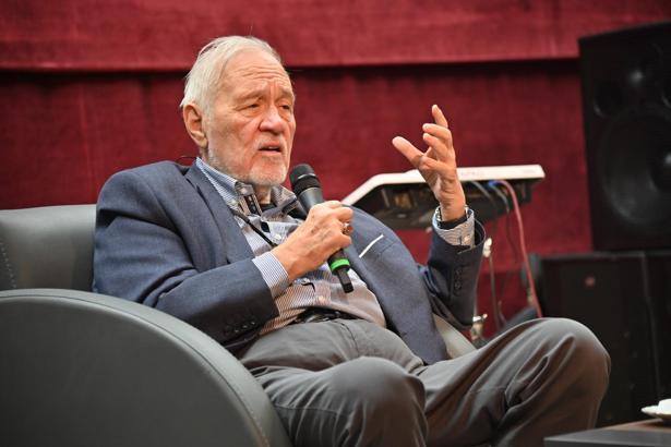 İlber Ortaylı, 'Atatürk ve Manisa' konulu söyleşide konuştu