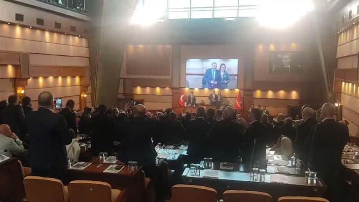 İBB Meclisi'ne 'söz vermeme' tartışması