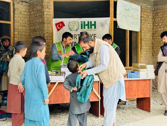 İHH tarafından Afganistan’da 5 bin öÄŸrenciye kırtasiye seti dağıtıldı