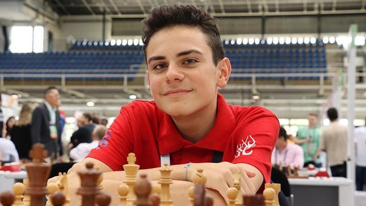 Milli satranç sporcusu Ediz Gürel'den büyük başarı