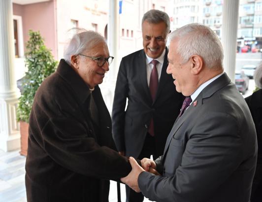 Bursa’da ünlü modacı Yıldırım Mayruk adına, tekstil ve moda tasarım merkezi kurulacak