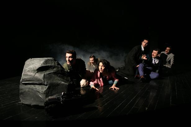 İzmir Şehir Tiyatroları'na iki dalda ödül