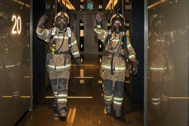 İzmir'in gökdelenler bölgesinde yangın tatbikatı
