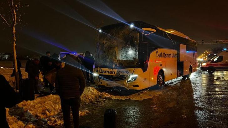 Kayseri'de servis midibüsü ile yolcu otobüsü çarpıştı: 17 yaralı