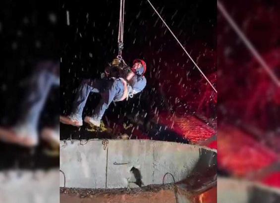 Malatya'da, kuyuya düşen köpek kurtarıldı