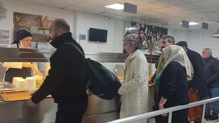 Erzincan'da karda yolda kalan 1000 kişi yurtlarda misafir edildi; okullar yarın da tatil