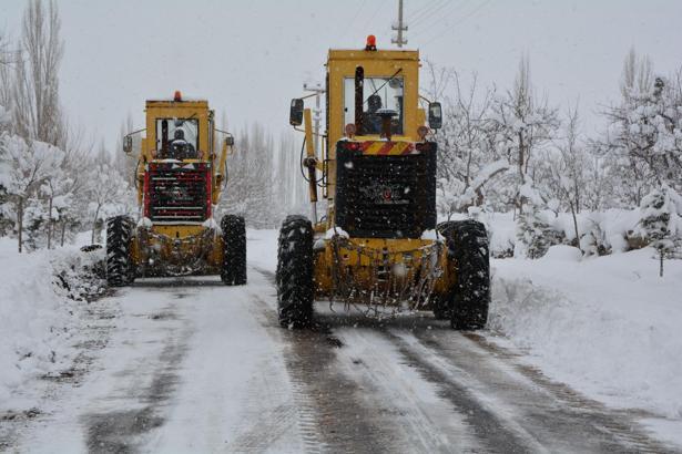 Karla mücadele ekipleri 24 saat görev başında