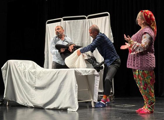 'Çılgın Hastane' hem güldürdü hem düşündürdü