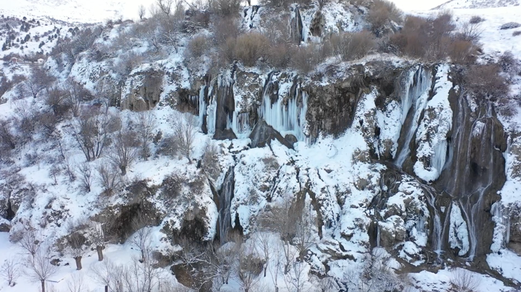 Girlevik Şelalesi, ziyaretçilere görsel şölen sunuyor