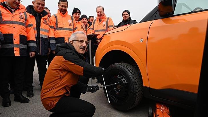 Bakan Uraloğlu: Bu kış sezonu için 628 makine ve ekipmanı Karayollarımıza kazandırdık