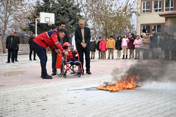 Bedensel engelli Muhammed'in itfaiyeci olma hayali gerçekleşti