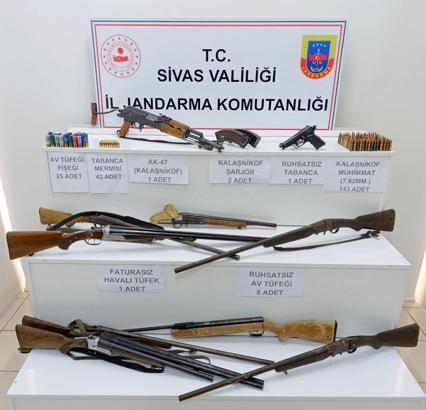 Sivas'ta kaçak silah operasyonu: 3 gözaltı