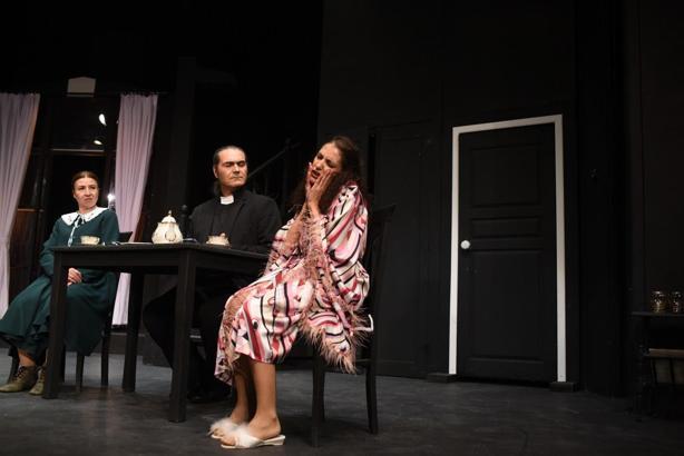 Papaz Kaçtı, Mersin’de sahnelenecek