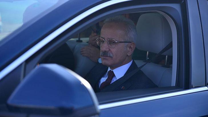 Bakan Uraloğlu, açılışını gerçekleştirdiği kavşaktan Togg ile ilk geçişi yaptı