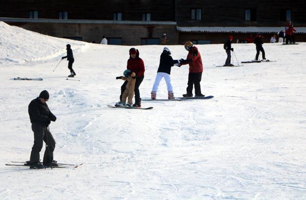 Kartalkaya'da kayak sezonu açıldı; kar kalınlığı 1 metre