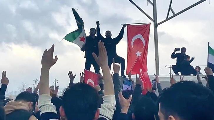 Manisa'da Suriyeliler, Esad rejiminin devrilmesini kutladı