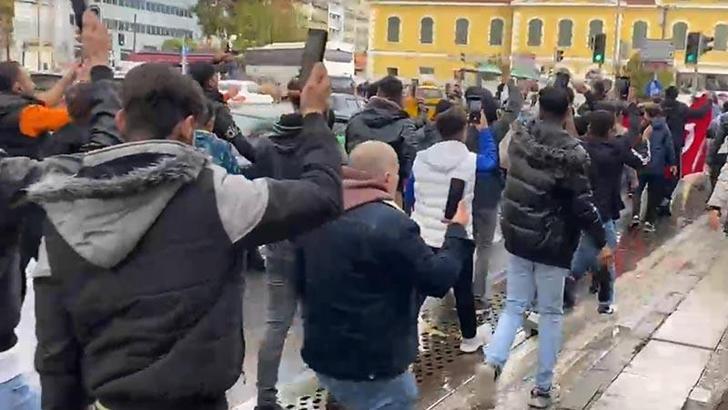 İzmir'de yaşayan Suriyeliler kutlama yaptı