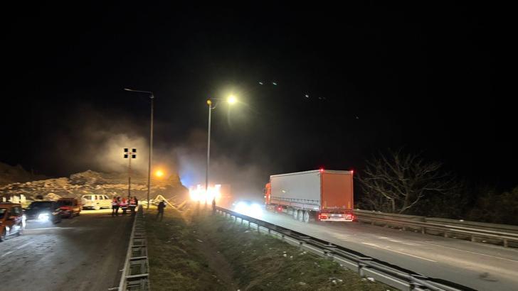Artvin'de heyelan; Karadeniz Sahil Yolu tek şeritli ulaşıma açıldı (6)