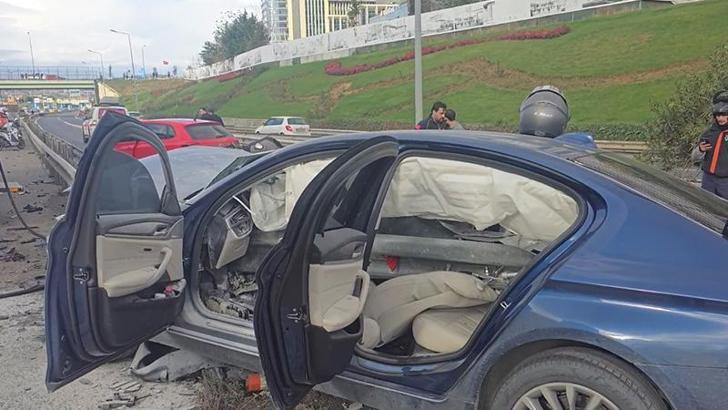 Ataşehir'de otomobil bariyere saplandı: 2 yaralı