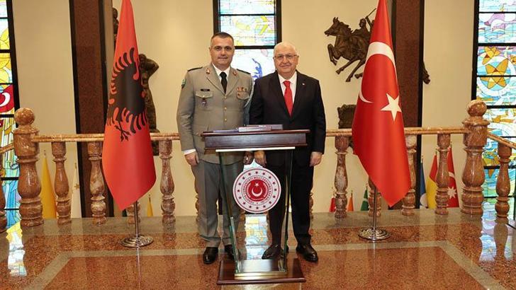 Bakan Güler, Arnavutluk Genelkurmay Başkanı Korgeneral Kingji'yi kabul etti