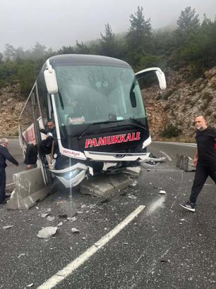 Muğla'da yolcu otobüsü beton bariyere çarptı: 5 yaralı
